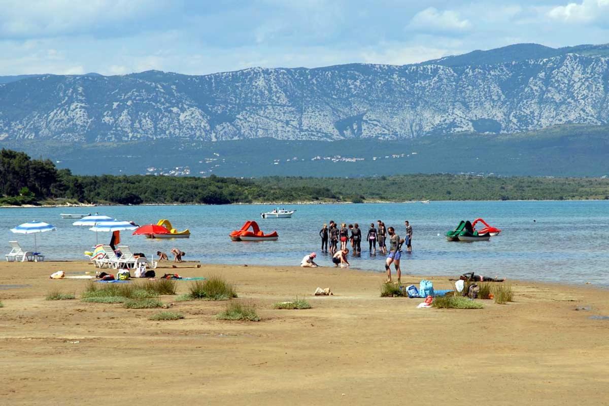 16 Apartman Cizici