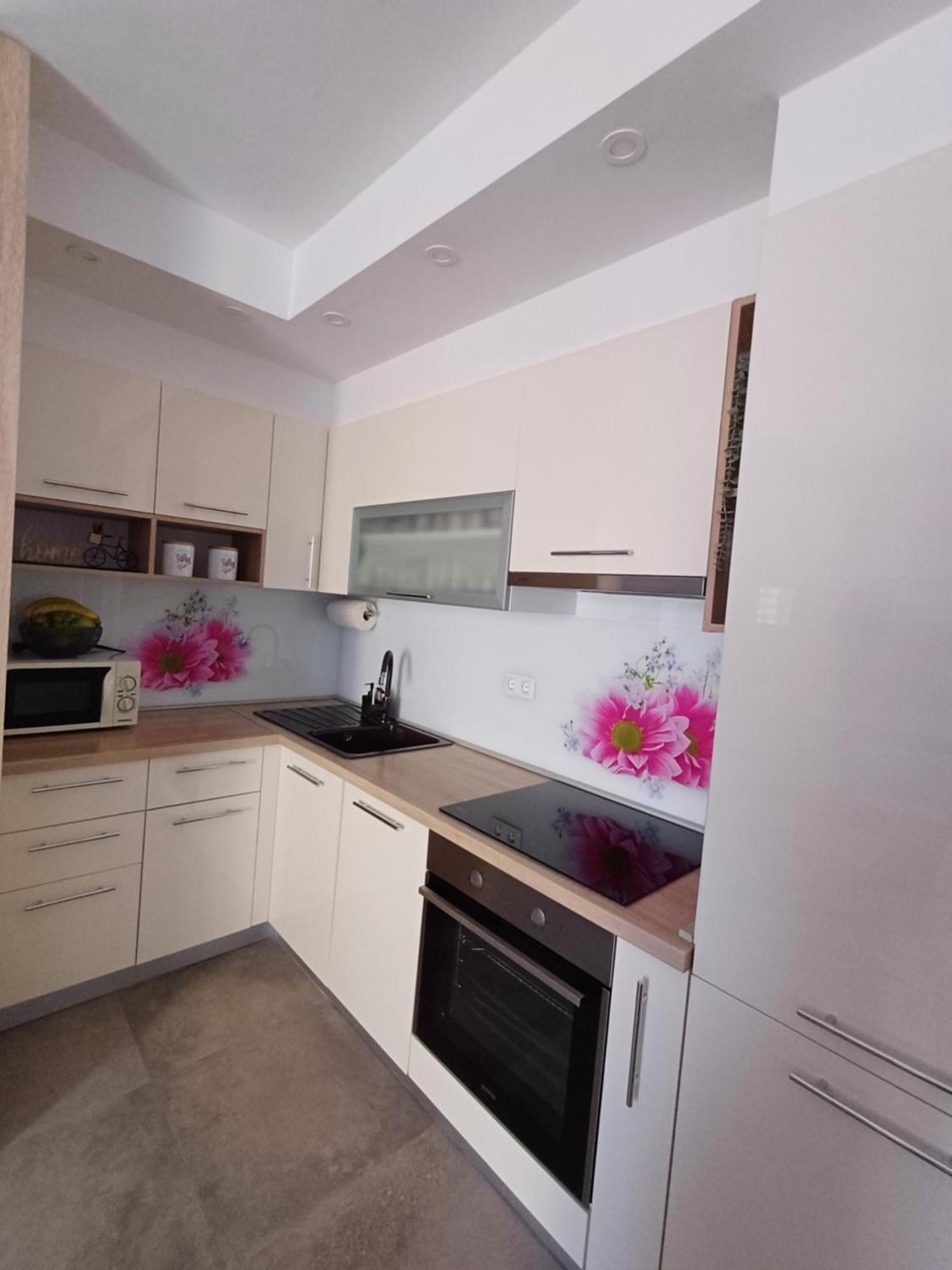 Apartman 16 *